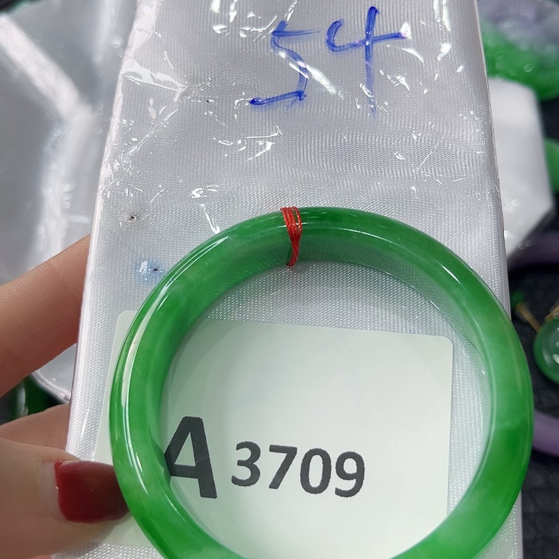 翡翠手镯未镶嵌李*莹多样性