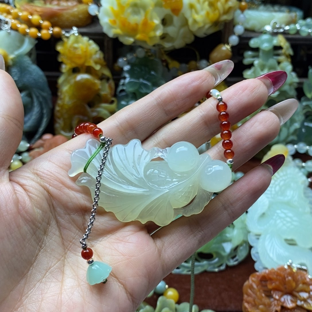 蛇纹石玉颈饰未镶嵌