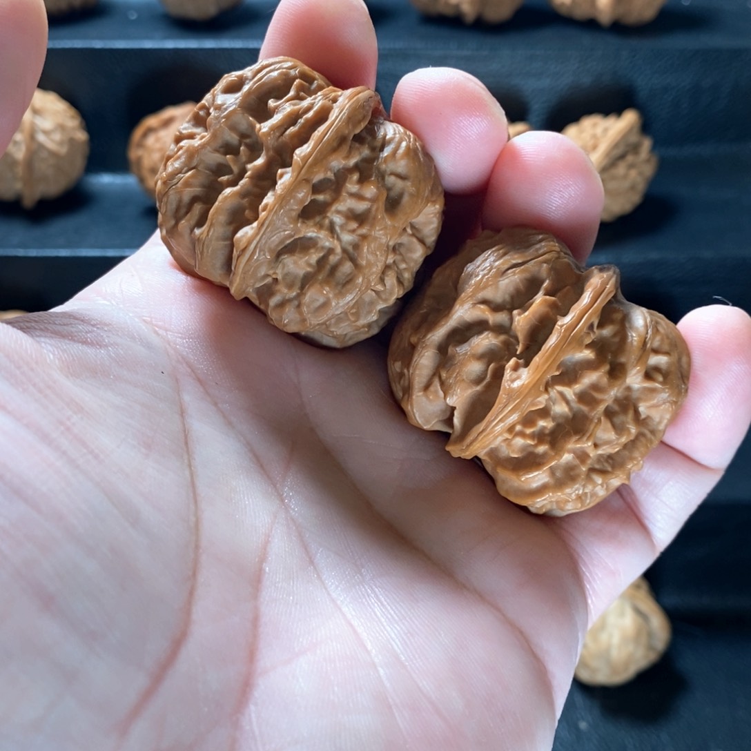 桃核把件原生态山地方块43