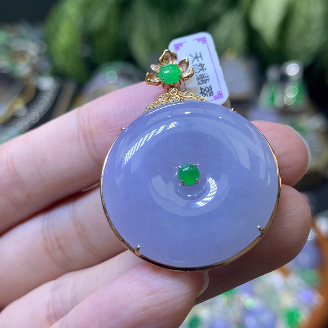 颈饰足金镶嵌翡翠