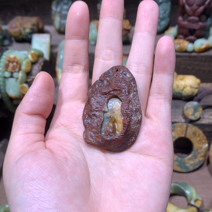 未镶嵌岫岩河磨玉（透闪石质玉）挂件