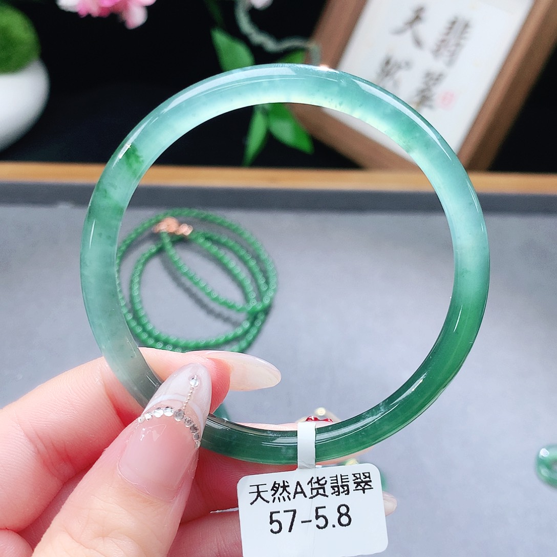 翡翠手镯（圆镯）未镶嵌