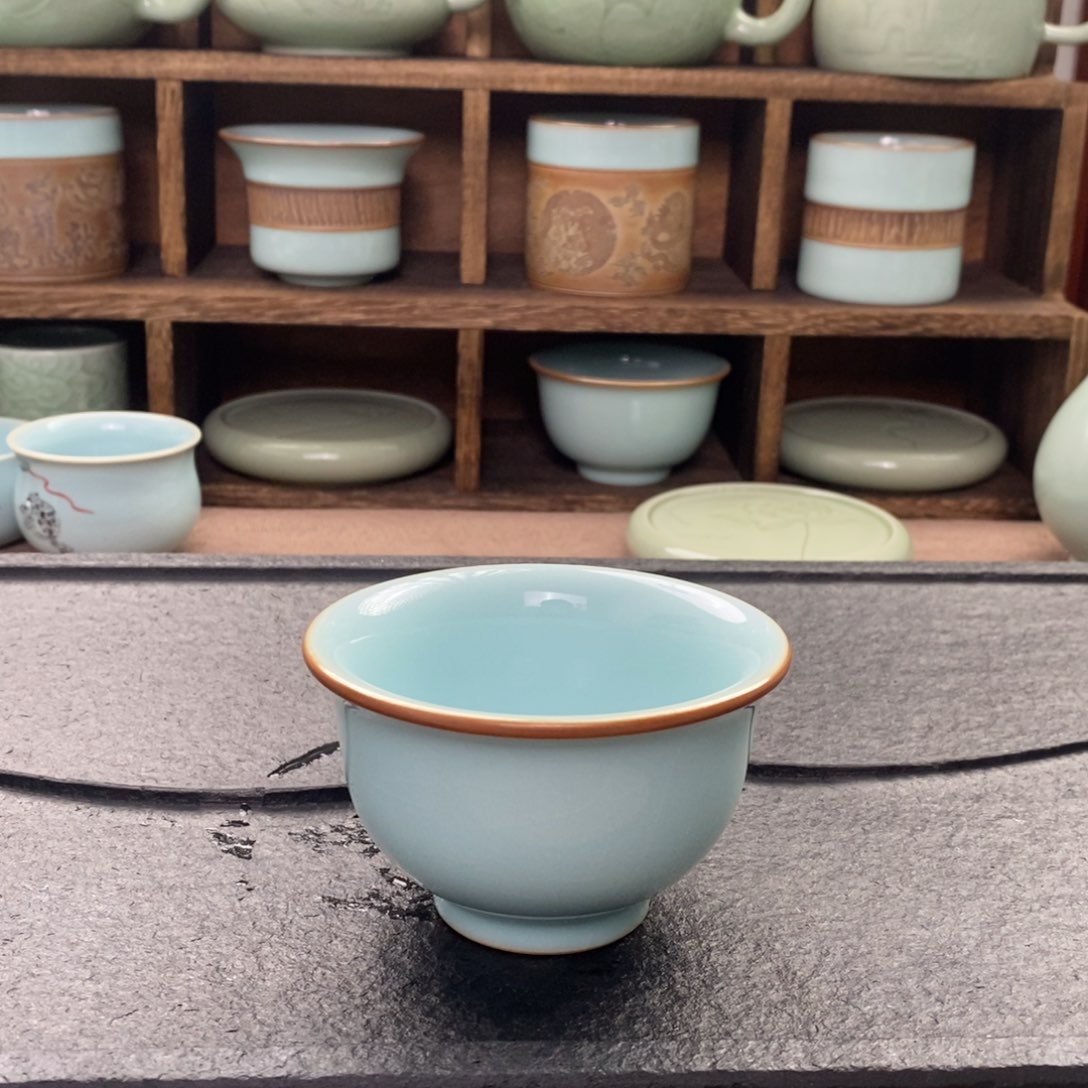 【闪购商品】天青压手杯微微瑕。。。150