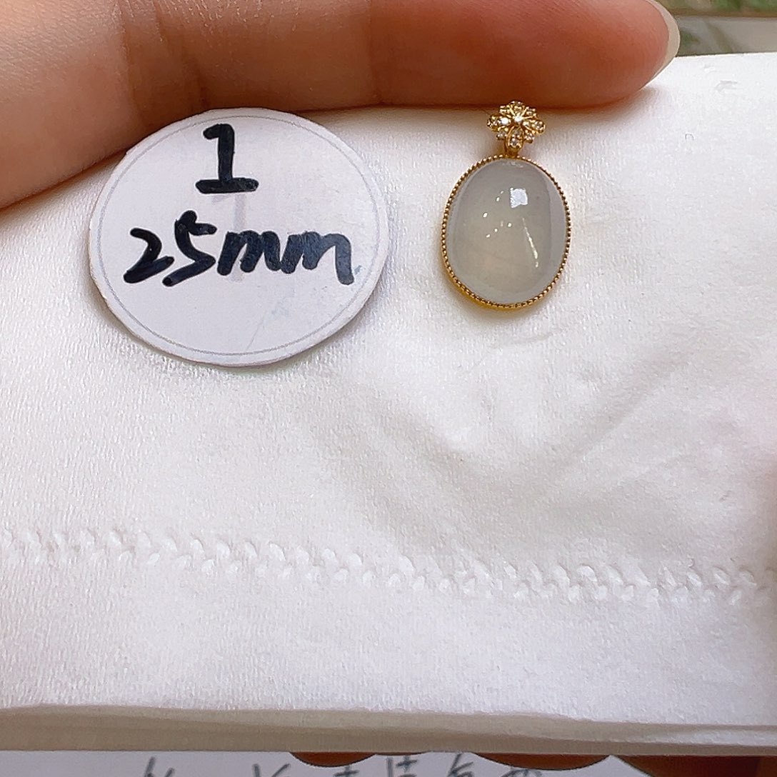 翡翠吊坠(不含链)18K金镶嵌翡翠