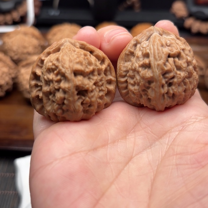 文玩核桃把件三角白