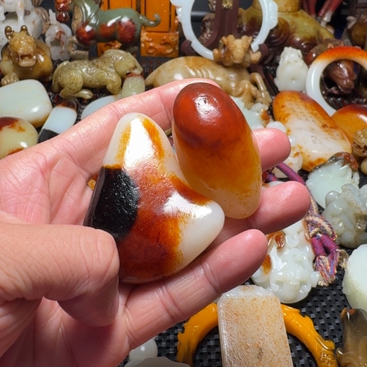 彼***）只买单纯的吊坠，没带链子，属的性质。