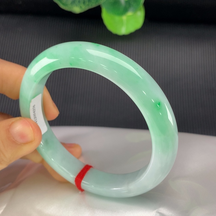 翡翠手镯未镶嵌正圈57