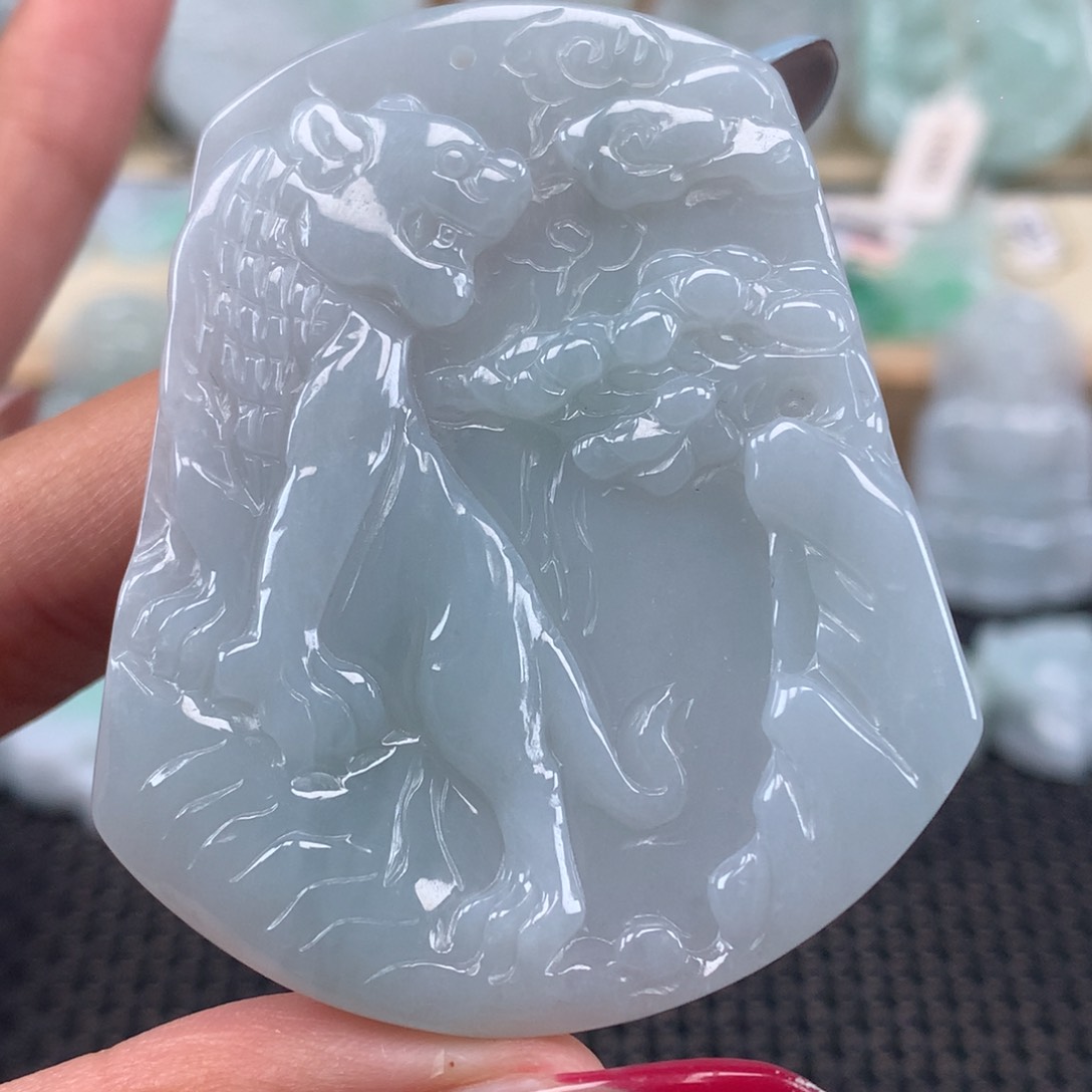 翡翠未镶嵌颈饰虎牌吊坠