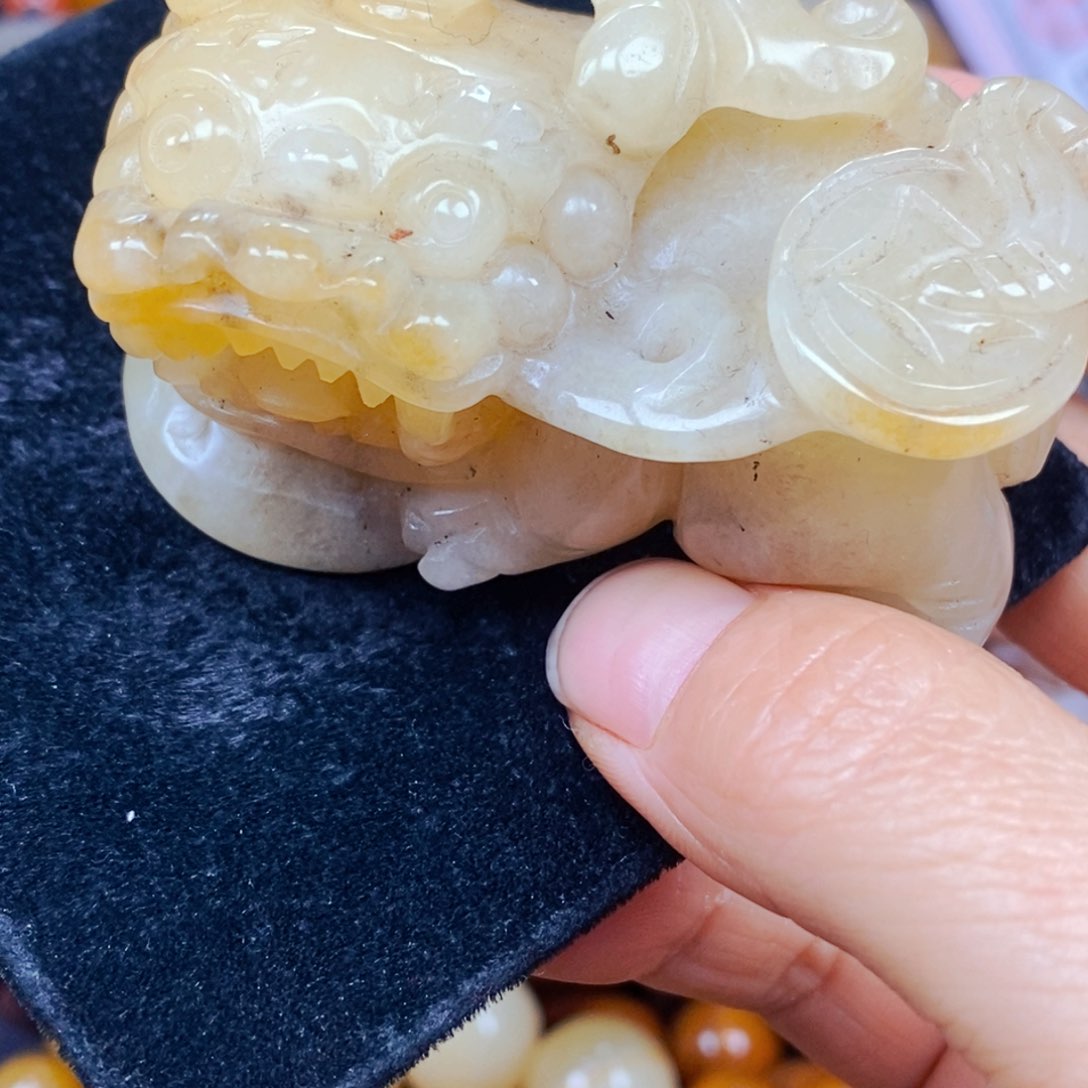 未镶嵌石英质玉（黄龙玉）颈饰