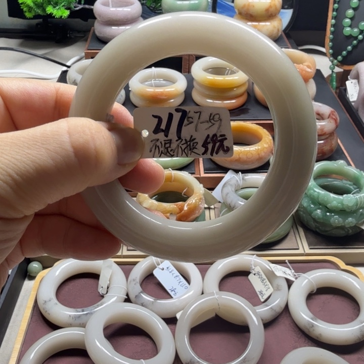 石英质玉未镶嵌手镯