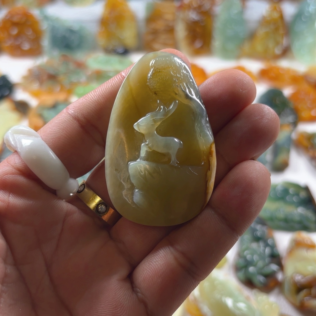 蛇纹石玉未镶嵌颈饰