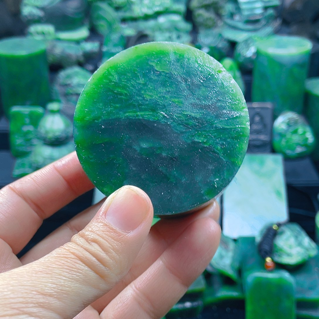 和田玉（碧玉）未镶嵌珠宝奇石