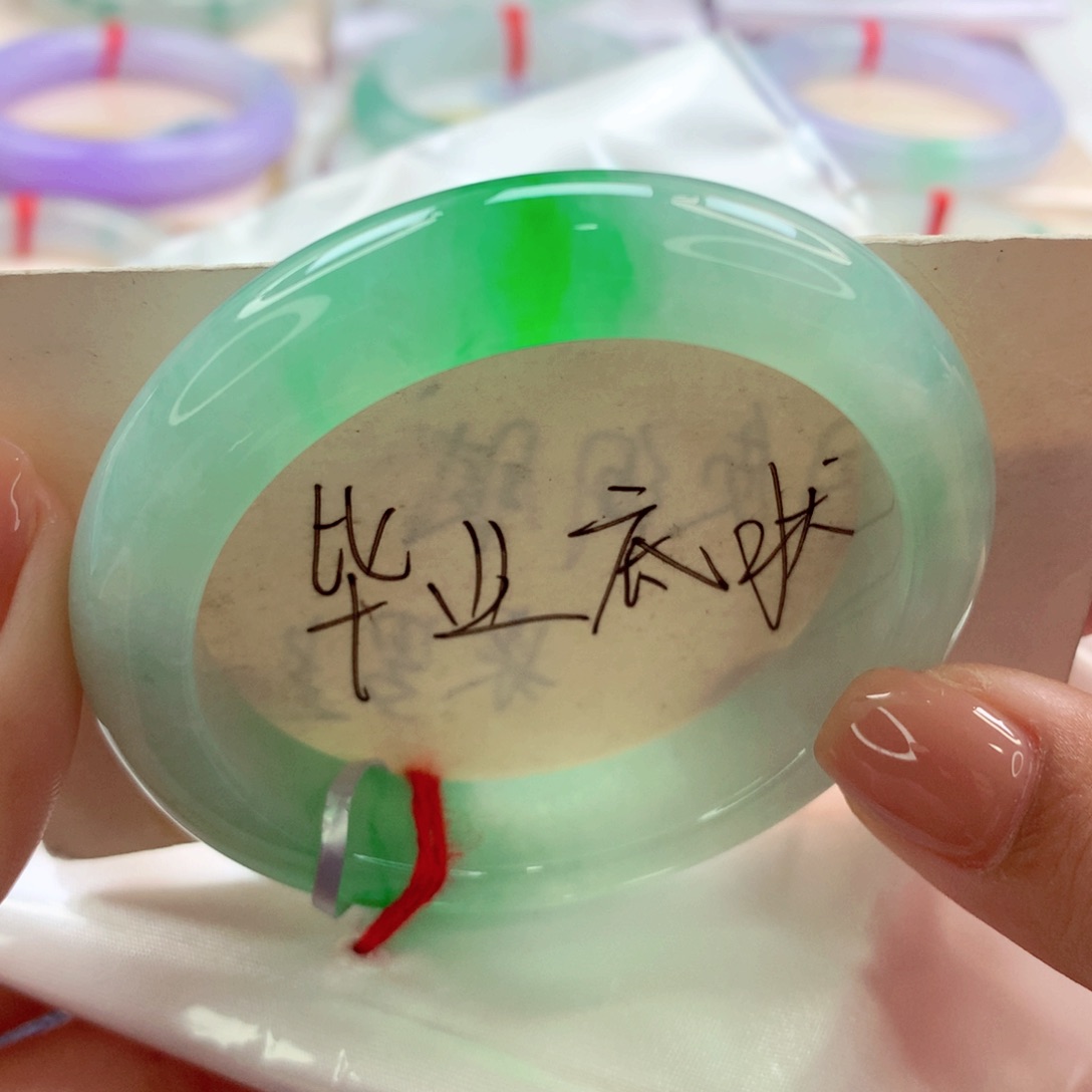 翡翠手镯未镶嵌师妹