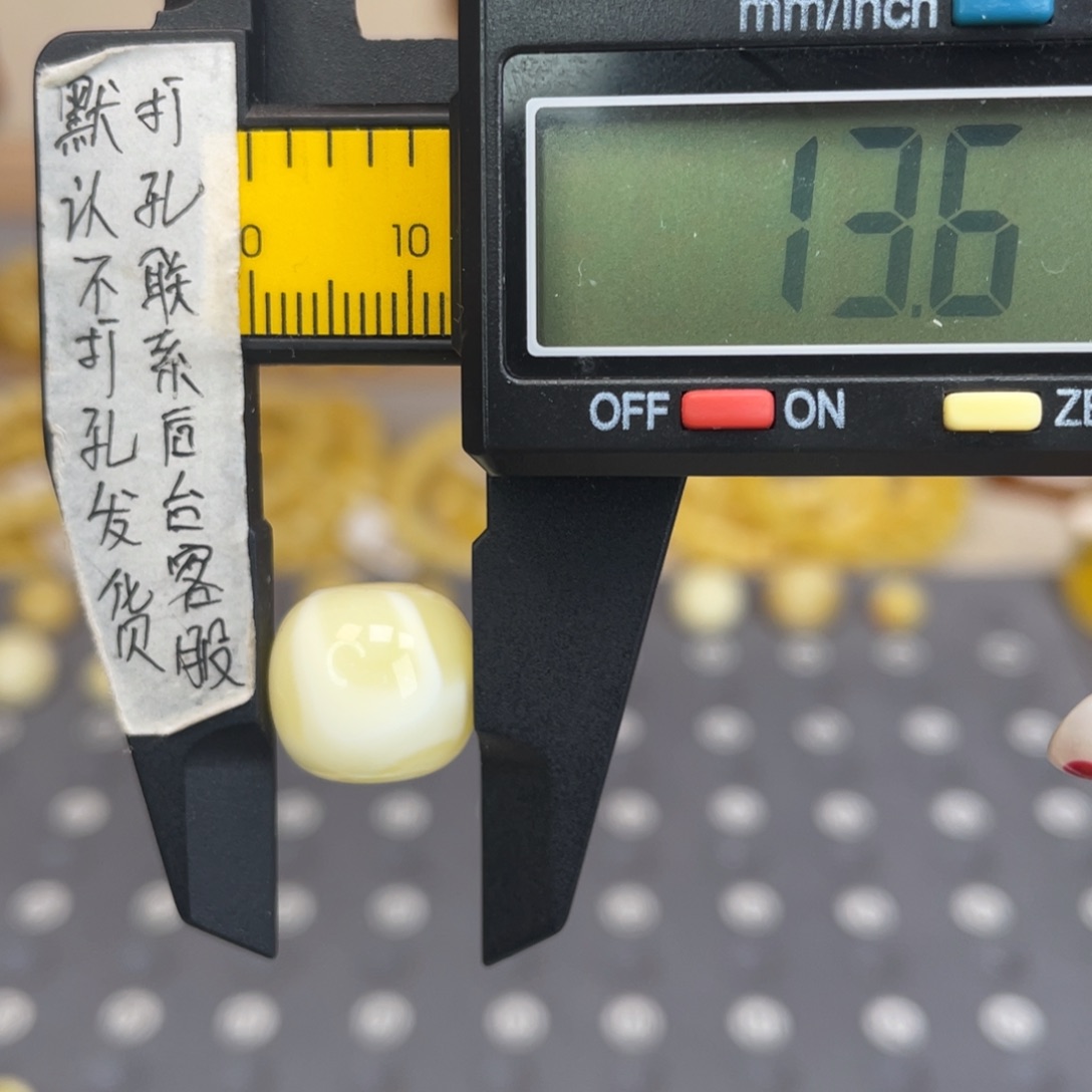 琥珀未镶嵌裸石103