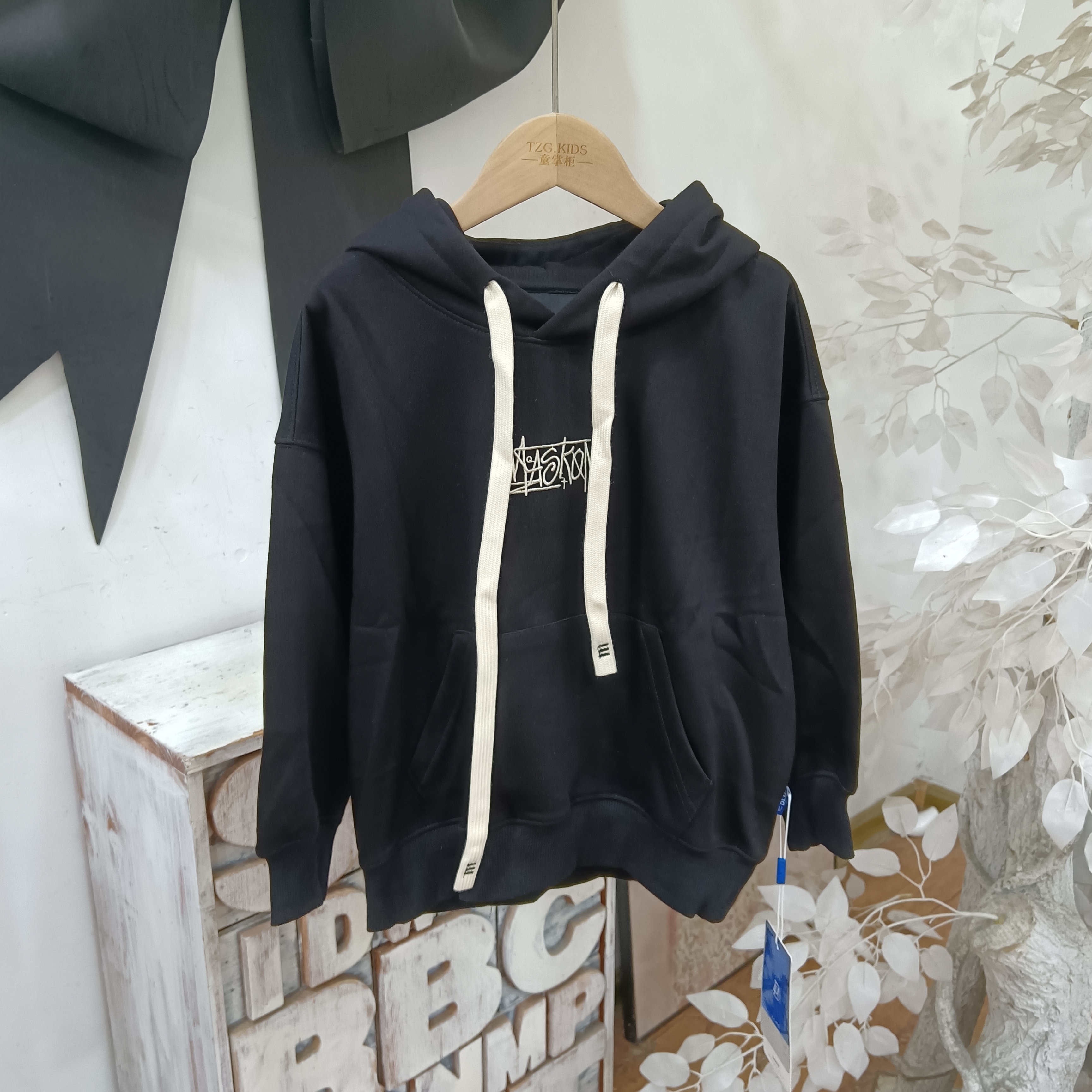 T297黑色带帽卫衣