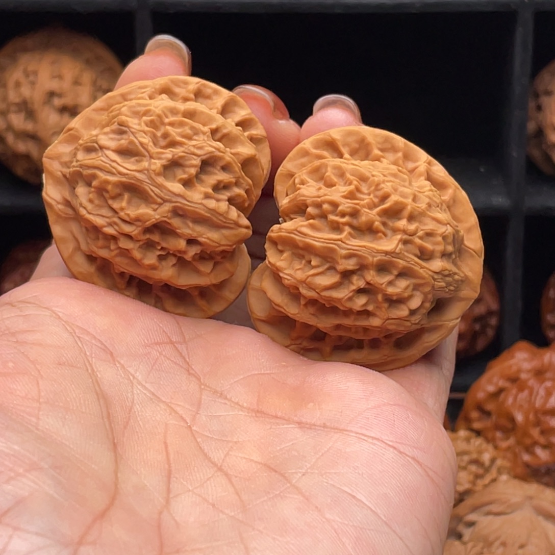 你***k桃核把件宫灯…………………