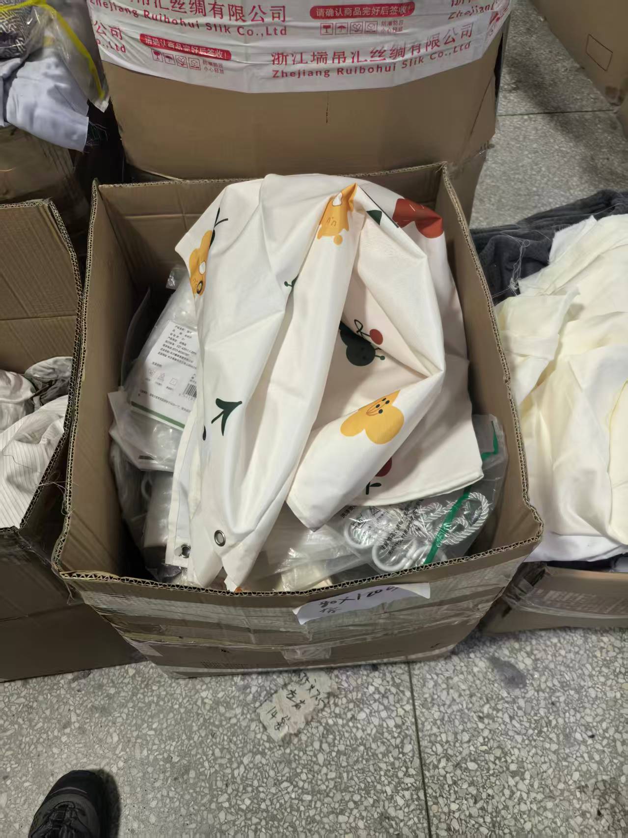 《厚广家》3楼80×120以上杂款防水浴帘 发4张 不挑款