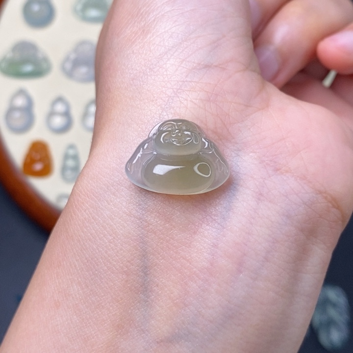 翡翠颈饰未镶嵌佛公