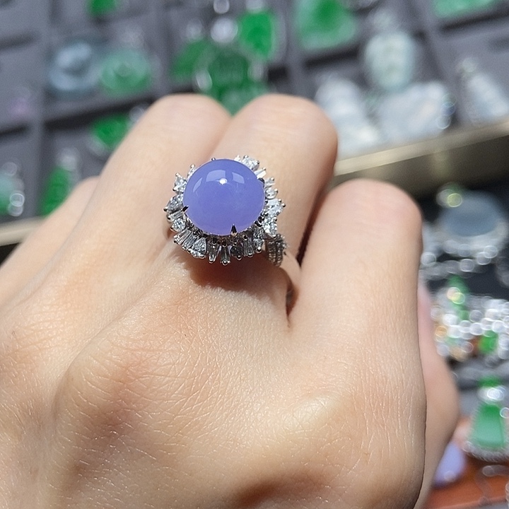 颈饰18K金镶嵌翡翠