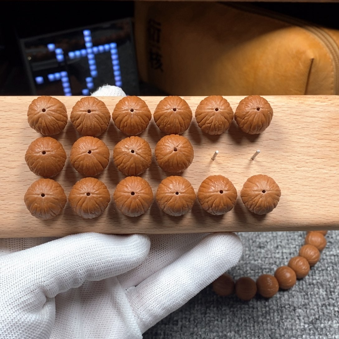 小***灰吊坠猴头核桃17+聚宝盆18颗籽