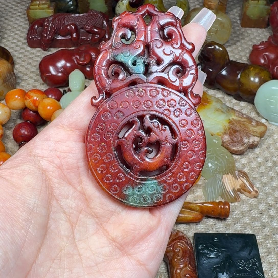 蛇纹石玉未镶嵌颈饰