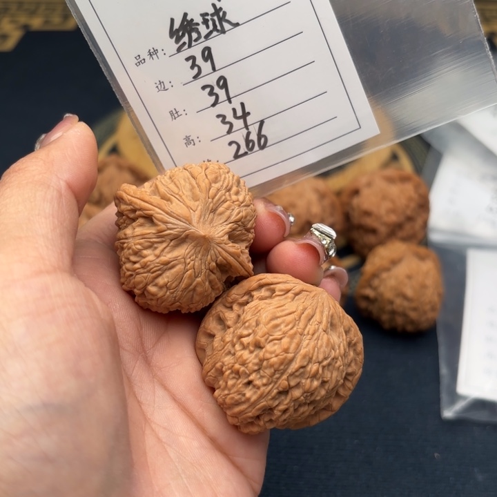 文玩核桃把件只***ღ绣球163