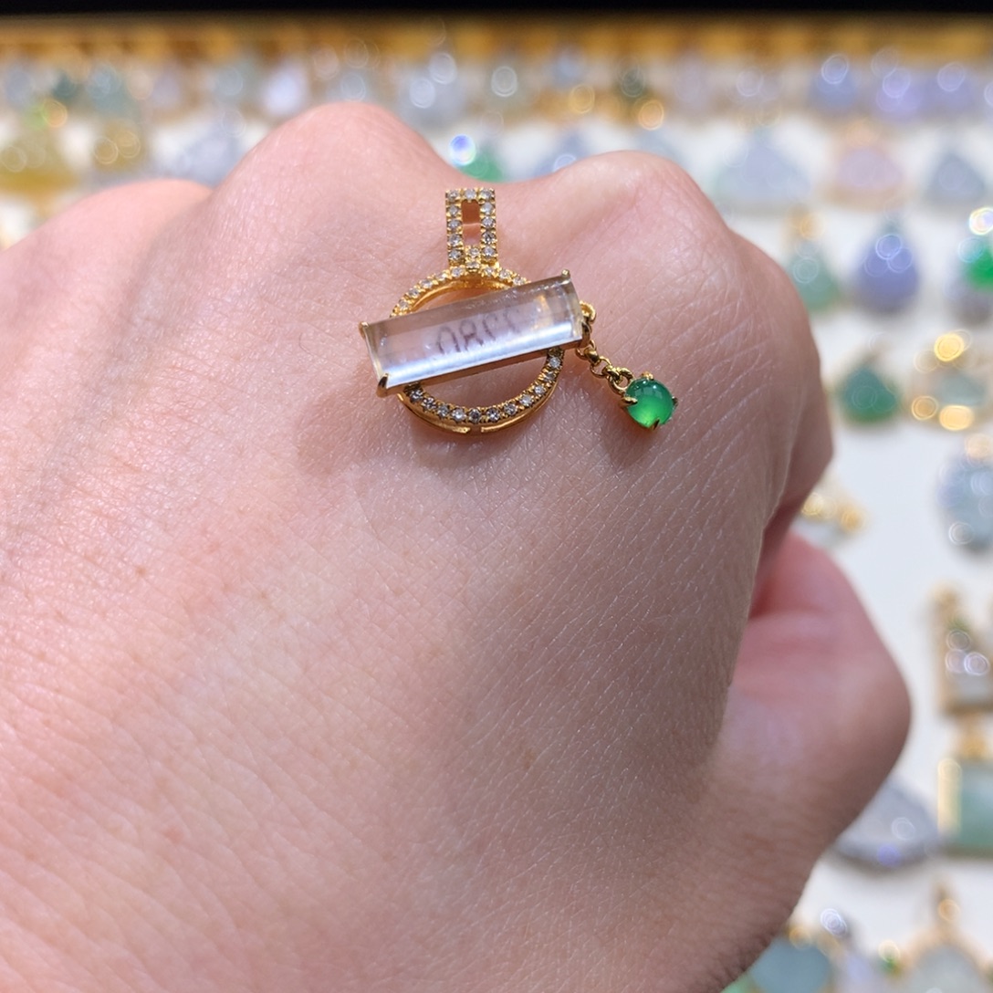 安***柒翡翠18K金镶嵌颈饰翡翠