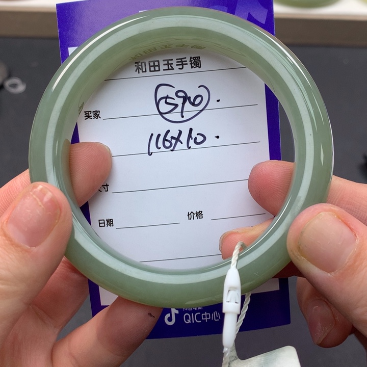 和田玉手镯未镶嵌