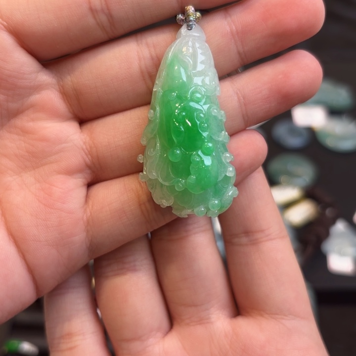 翡翠未镶嵌颈饰白菜