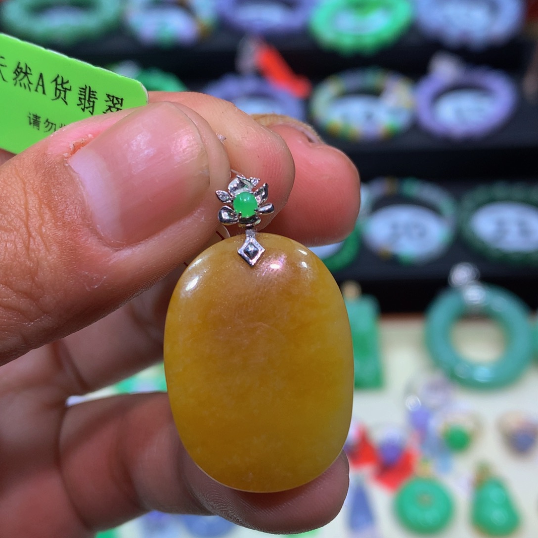 翡翠18K金镶嵌颈饰