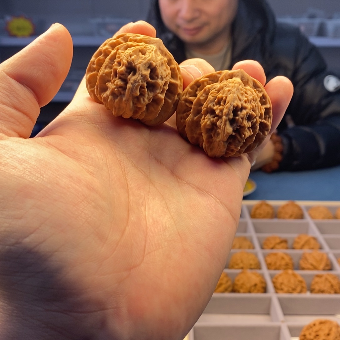 文玩核桃把件全品霞云岭44mm