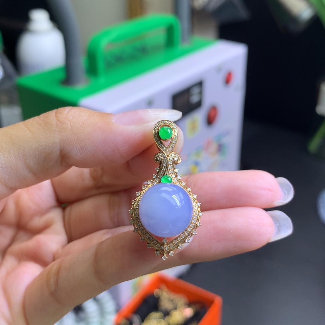 翡翠18K金镶嵌颈饰