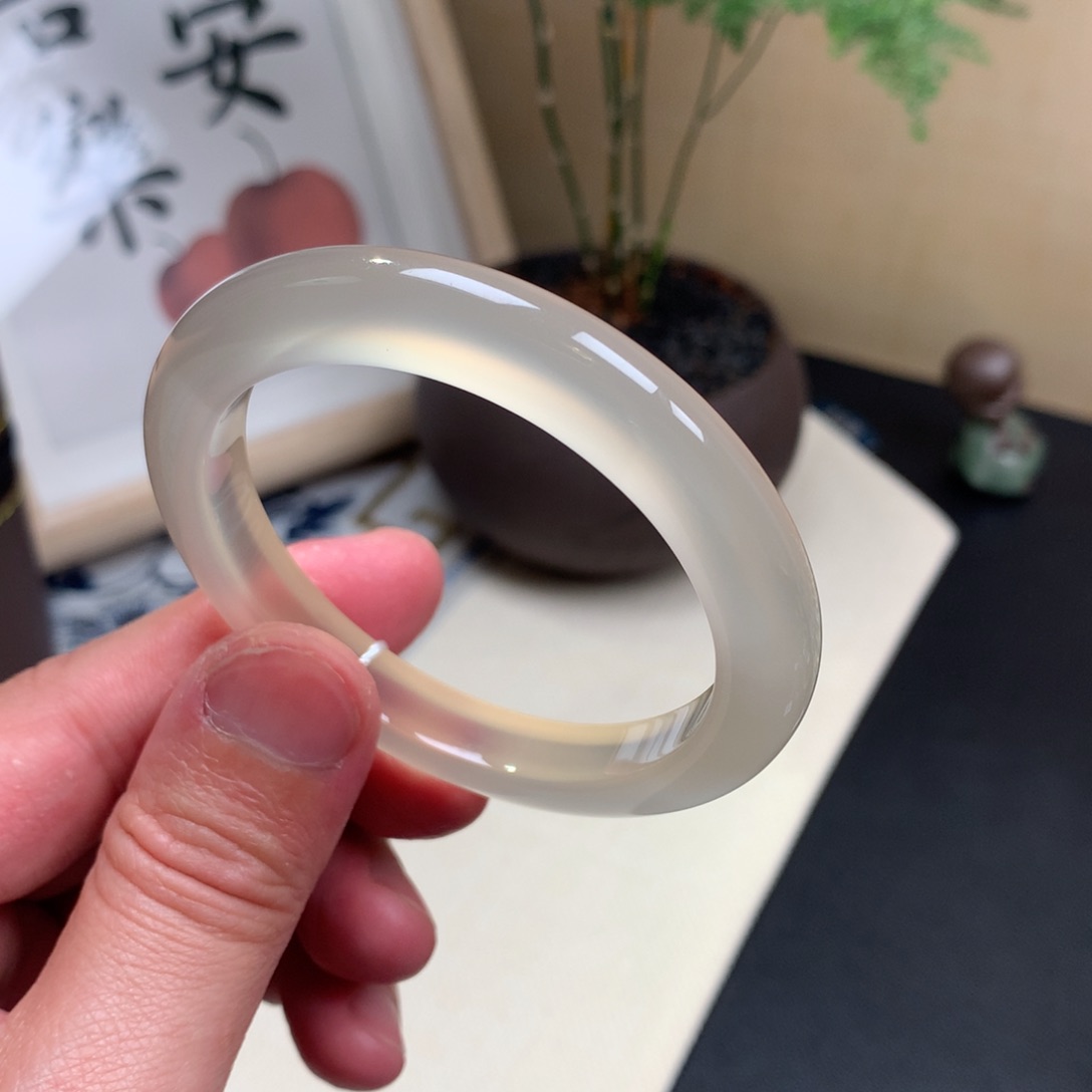 玛瑙/玉髓手镯未镶嵌冷*