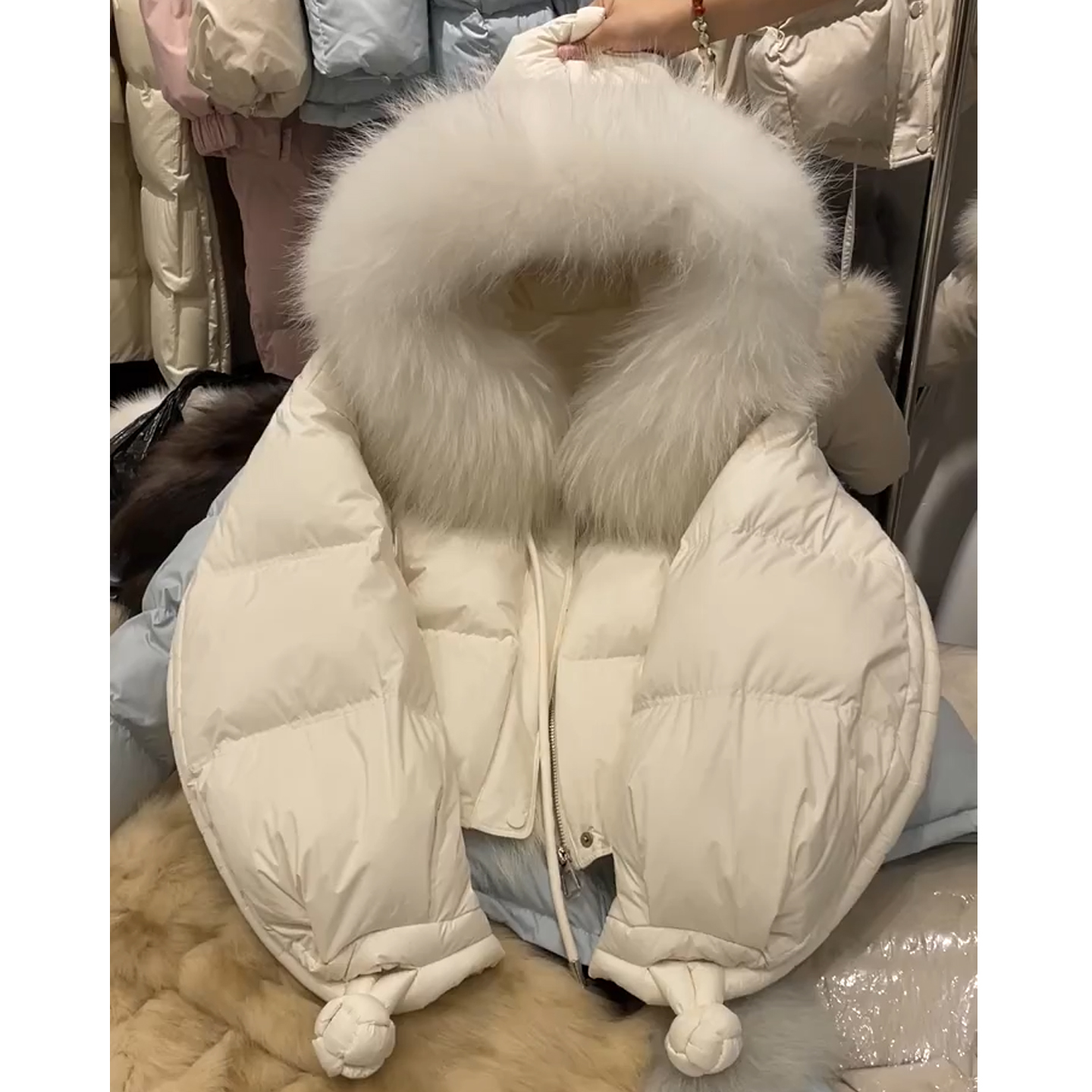 大毛领连帽泡芙羽绒服女2025年冬季新款小个子短款保暖白鸭绒外套