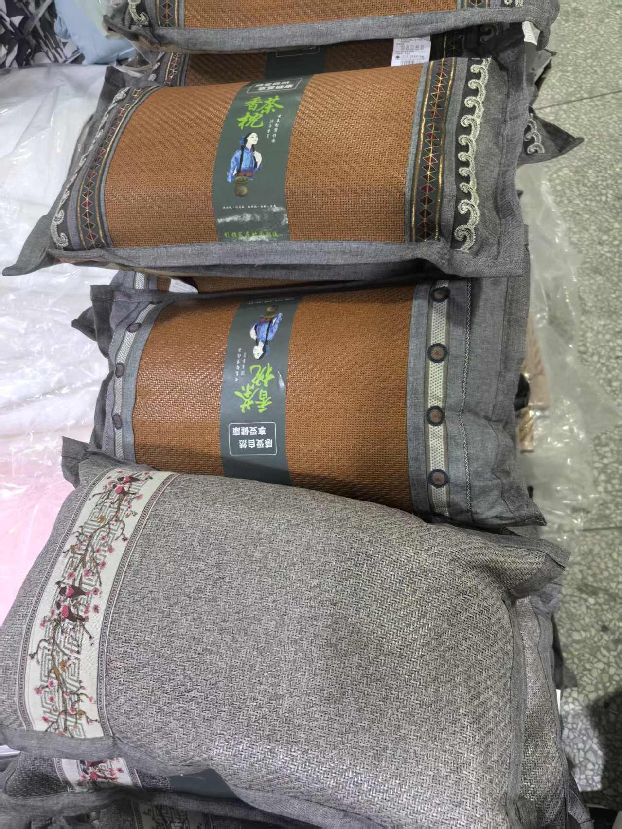 《厚广家》3楼34×57杂款精致冰滕茶香凉枕 发1个 不挑色