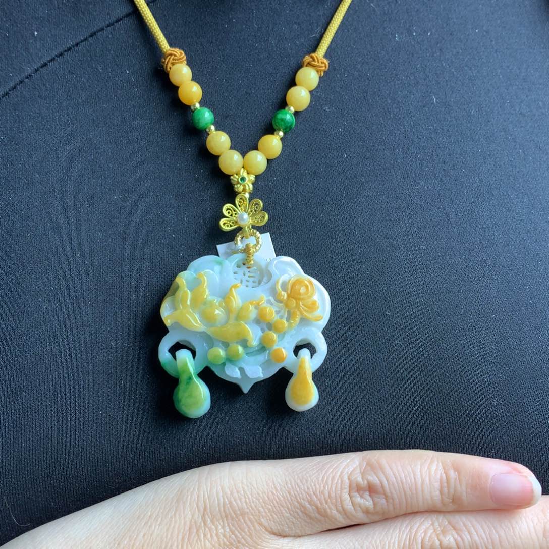 翡翠颈饰未镶嵌翡翠