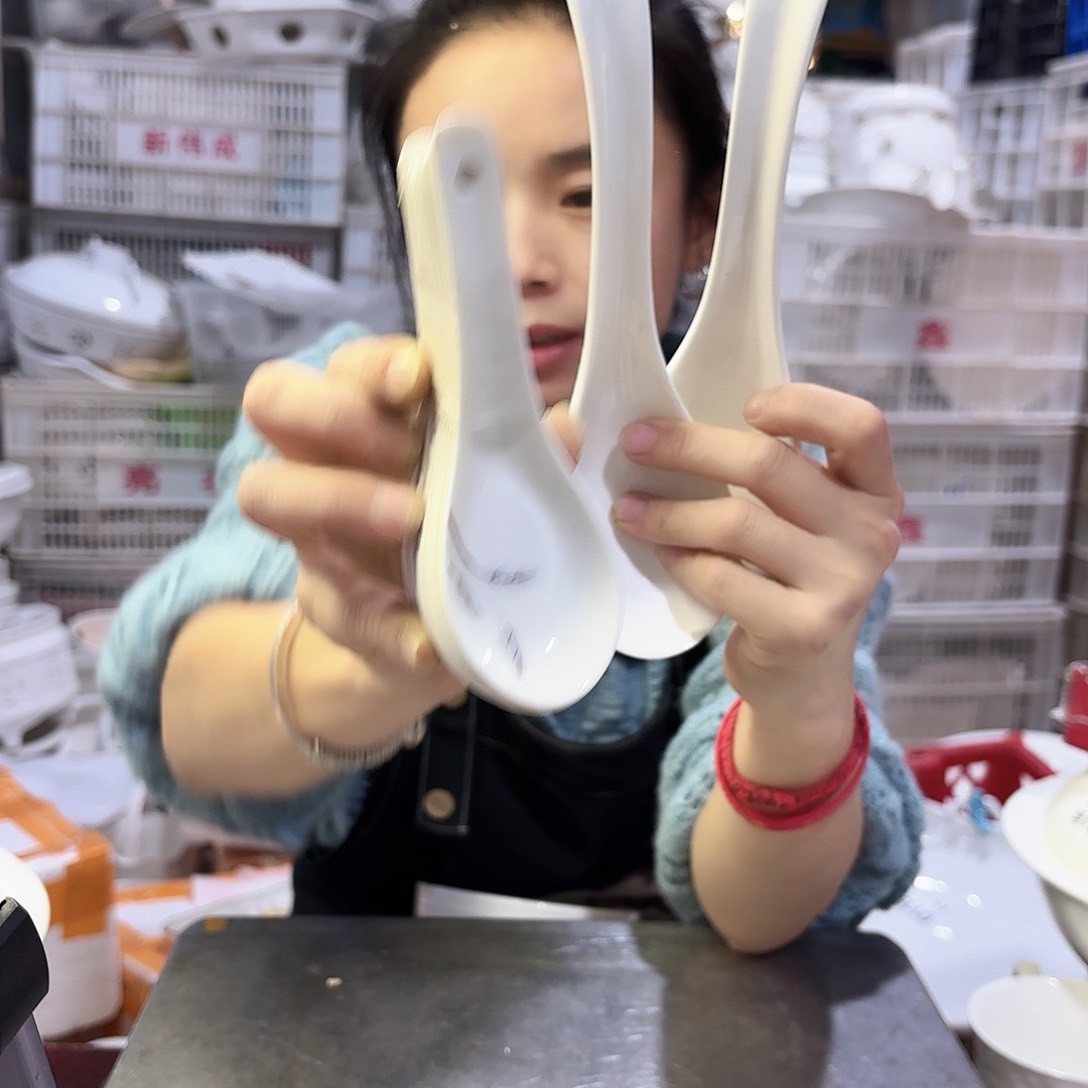 盘微瑕产品………两个大汤勺加十根小勺