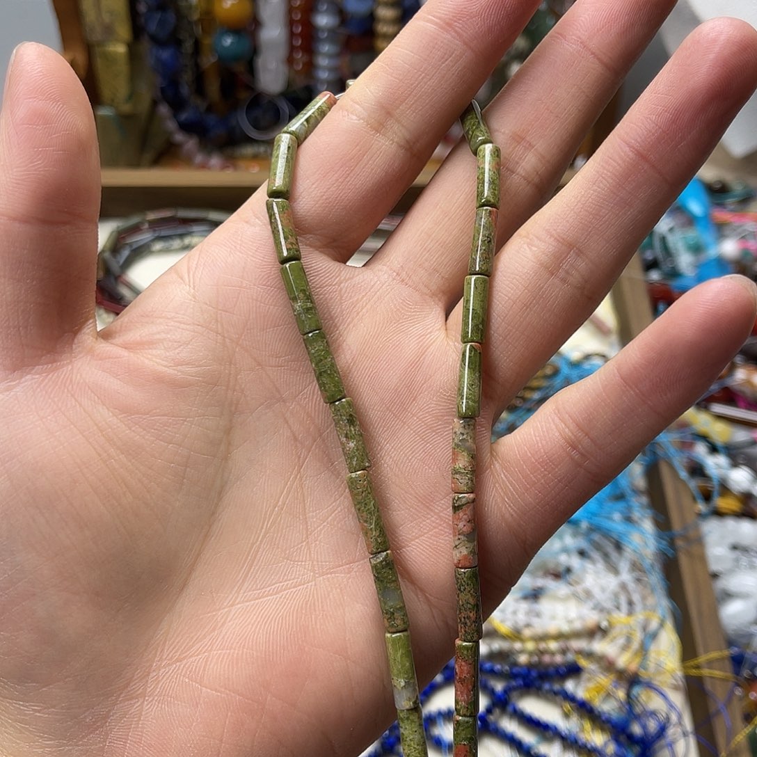 玛瑙/玉髓未镶嵌珠宝半成品卡4花绿宝圆管一条