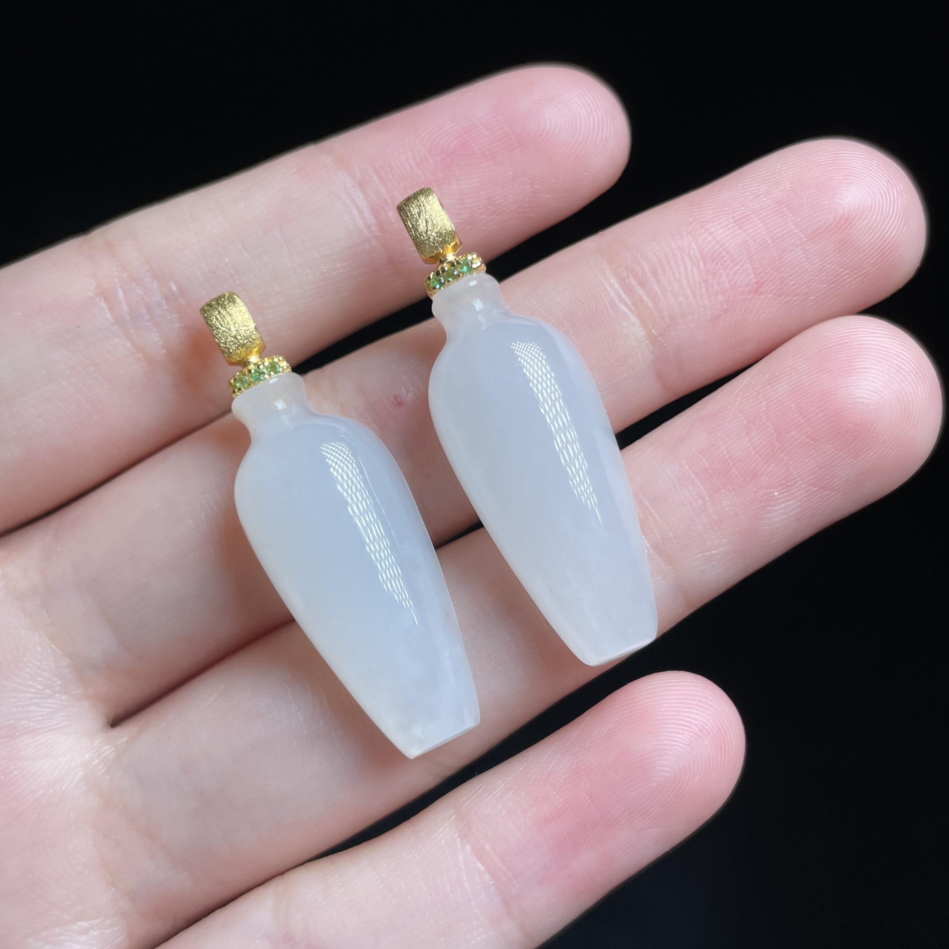 【玉总珠宝】925银和田玉花瓶吊坠-约28*11*7mm多样性发一CAN061176