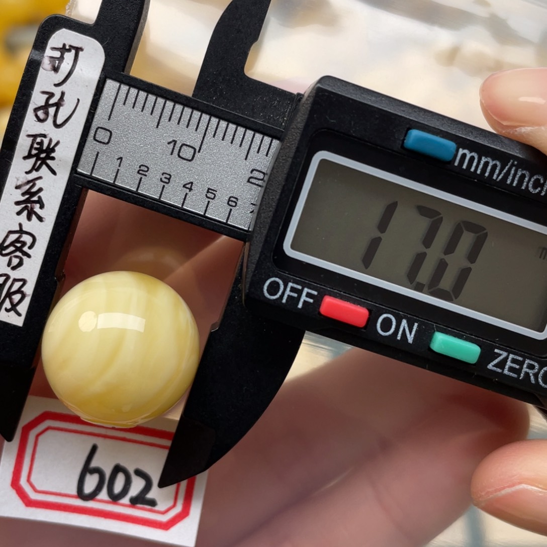 蜜蜡裸石未镶嵌蜜蜡