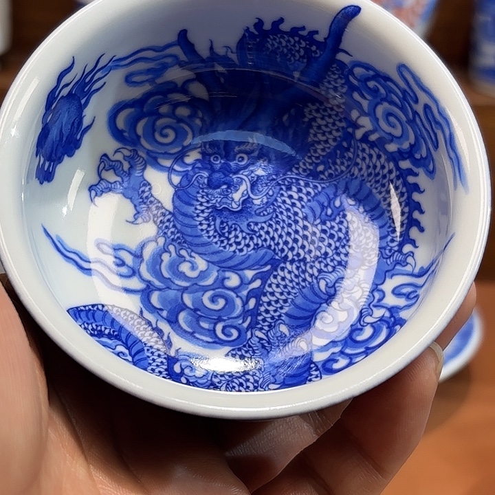 拾***一青花手绘龙纹杯微微瑕