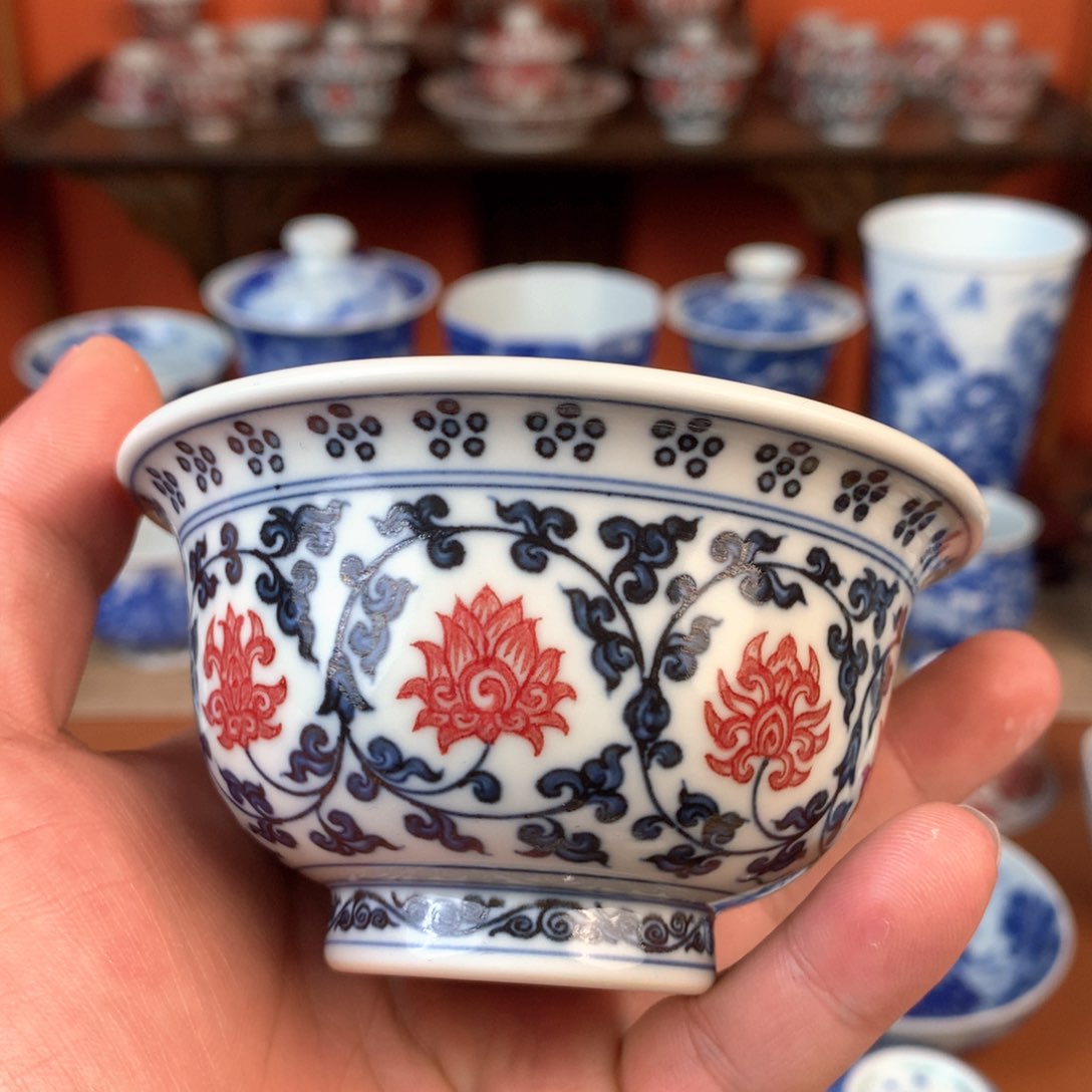 白*釉里红主人杯手工手绘