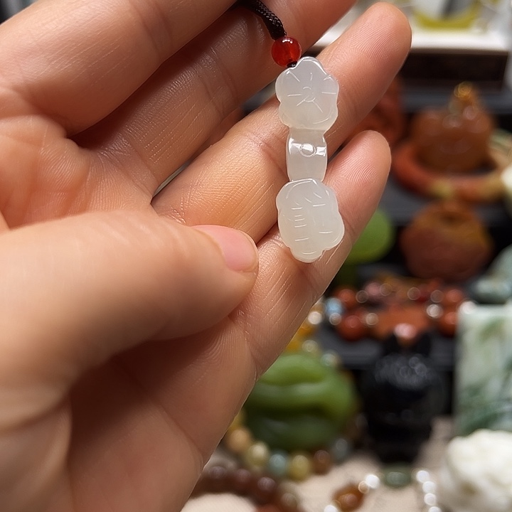 蛇纹石玉未镶嵌吊坠