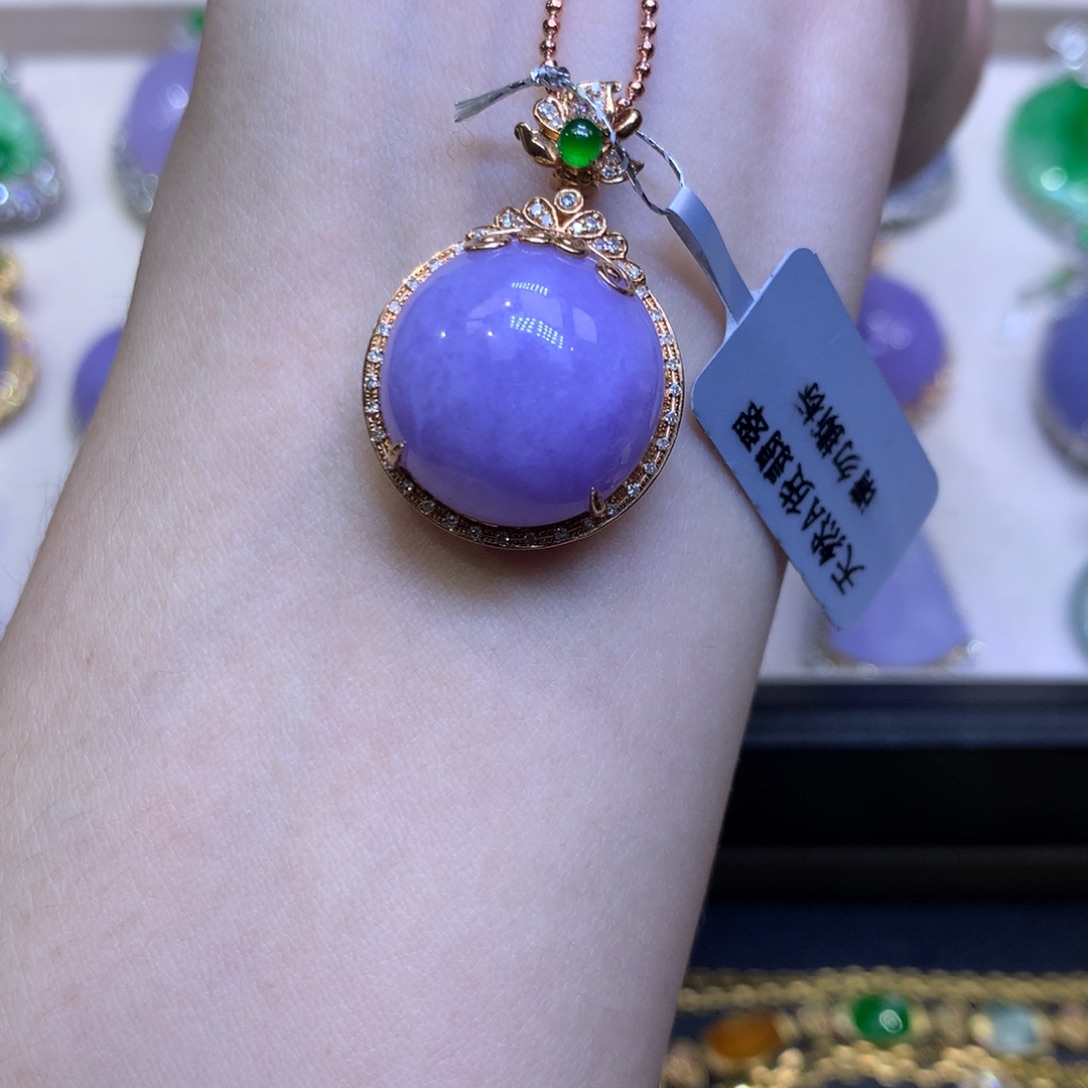 会***_翡翠18K金镶嵌颈饰