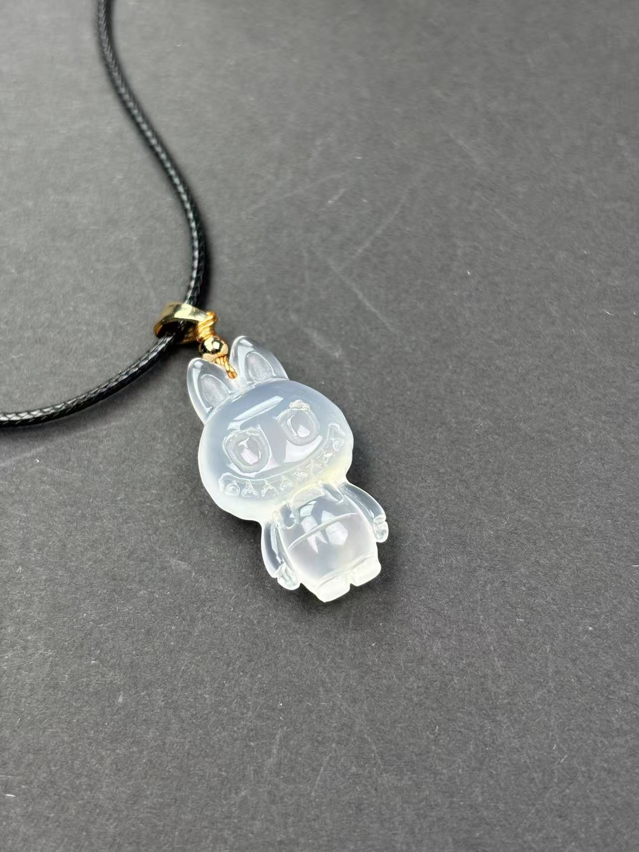 天然玛瑙玉石祖国版可爱labu布布兔子吊坠可做DIY配饰配件百搭