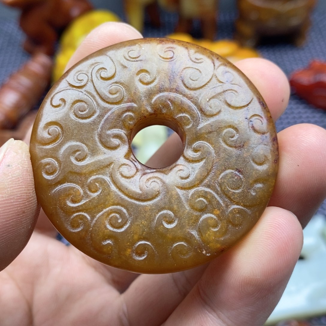 蛇纹石玉颈饰未镶嵌