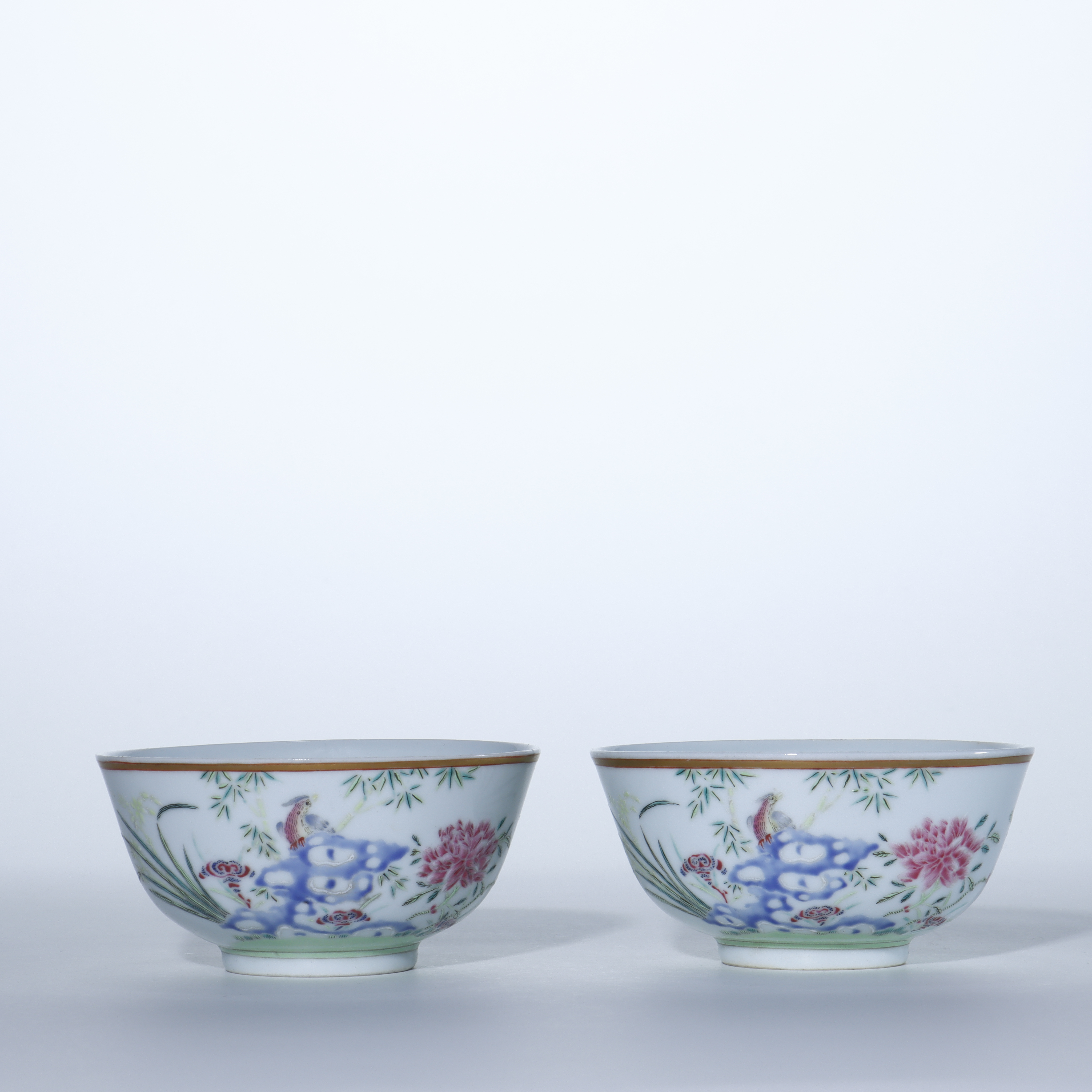 Lot.6080 291 清 粉彩花卉纹碗（一对） H:5 D:11.5