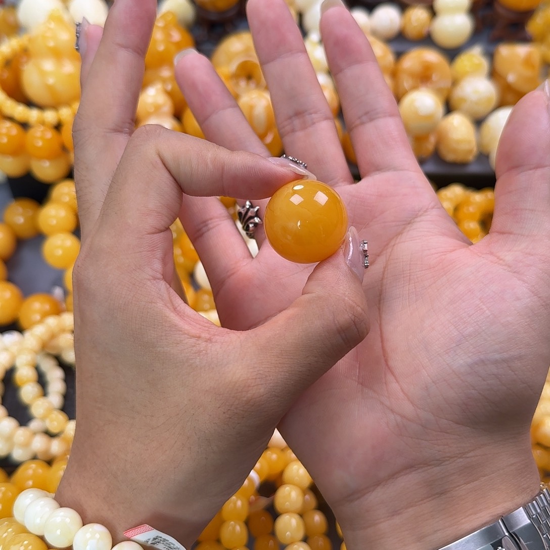 蜜蜡未镶嵌珠宝奇石