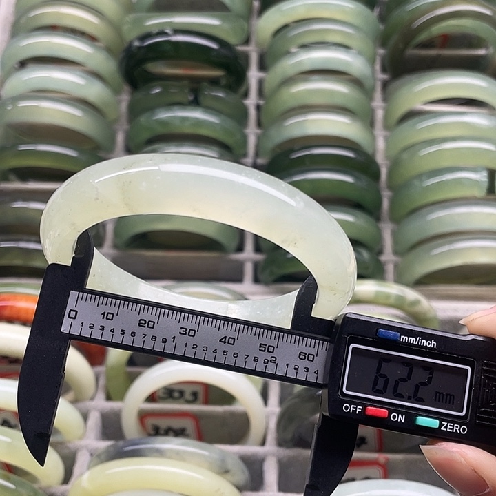 蛇纹石玉未镶嵌手镯345