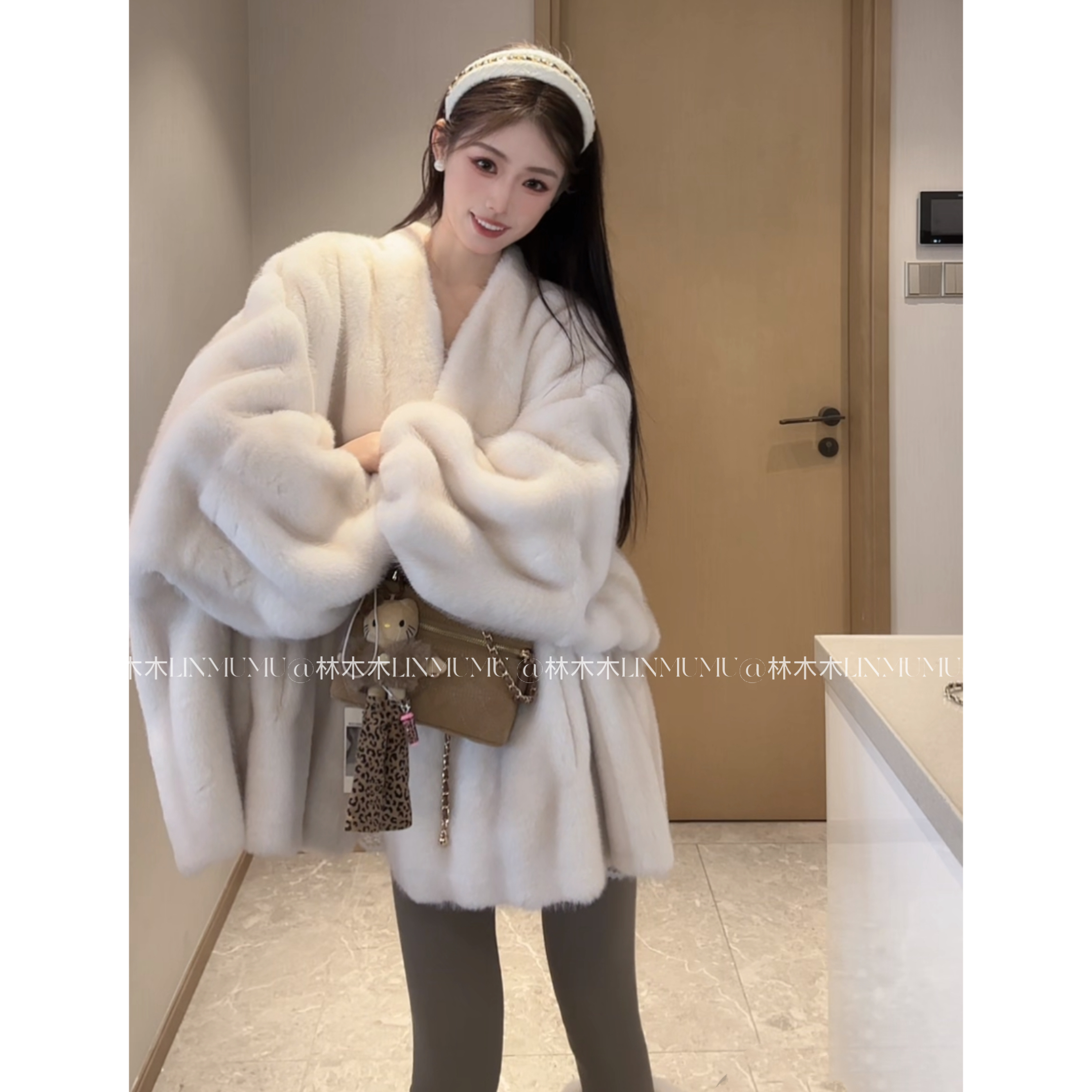 “琥珀鎏光”2025新款v领设计师韩版毛毛外套